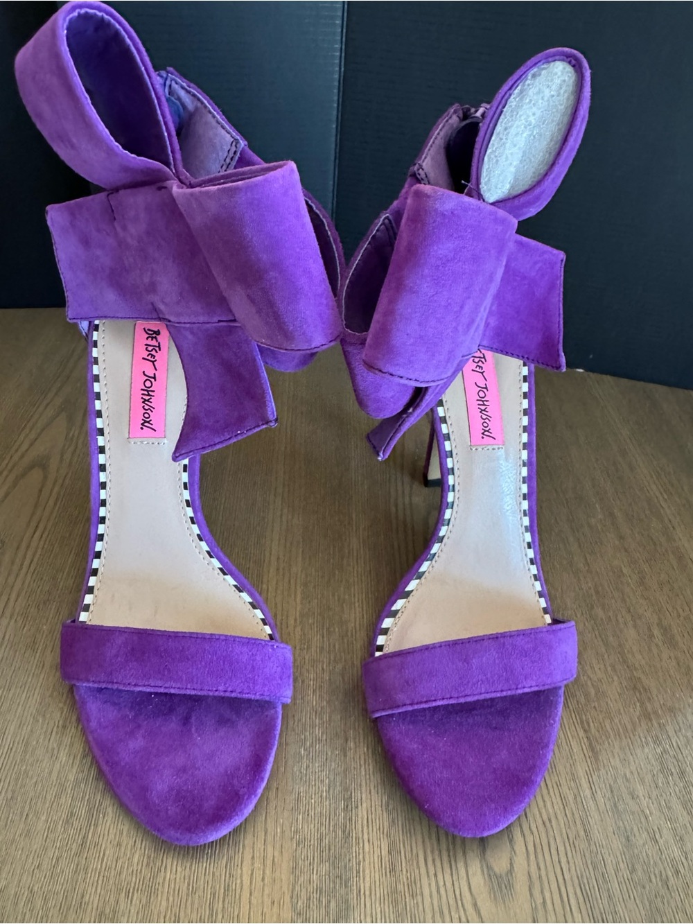 Betsey Johnson Purple Suede Friskyy Stiletto Dress Sandals BIG Bow Open Toe 7.5 - Picture 4 of 13